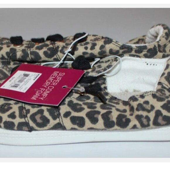 SO Leopard Print Sneakers Comfort Flats Canvas Super Comfy Memory Foam 9 NWT - Picture 3 of 4